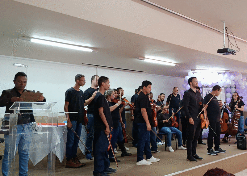 Alunos da APAE Anápolis emocionam no recital do projeto Criar & Tocar