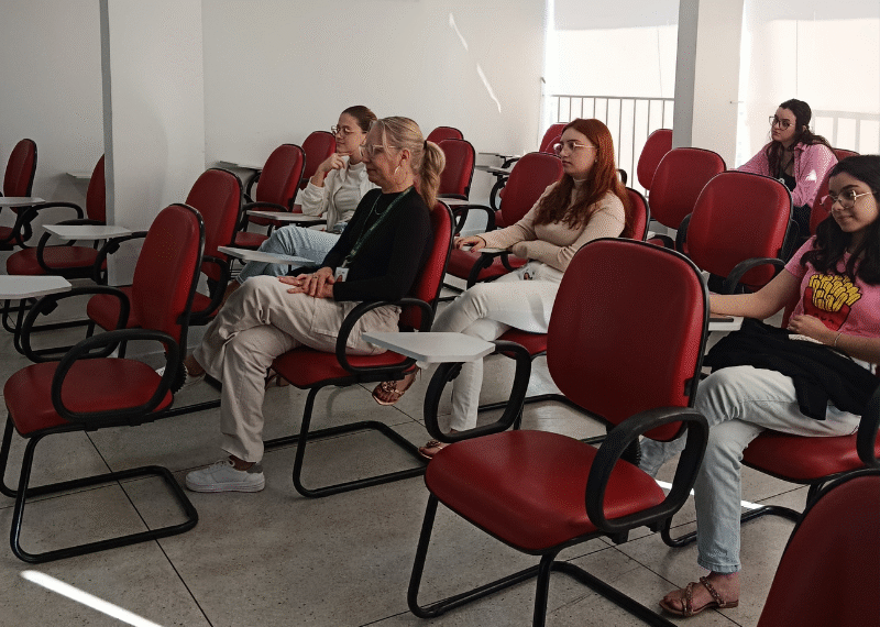 Colaboradores da APAE Anápolis participam de Treinamento de Saúde Vocal