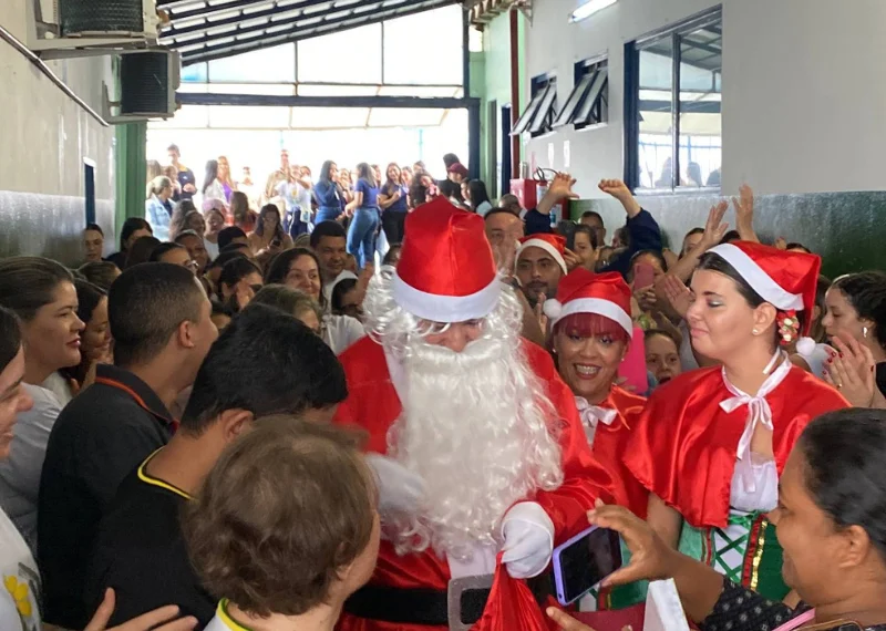 APAE Anápolis celebra a chegada do Papai Noel com emoção e alegria