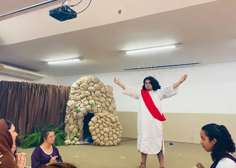 Escola Maria Montessori realiza emocionante apresentação da Via Sacra