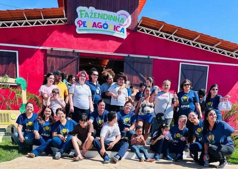 Abril Azul: vivência na Fazendinha Pedagógica encanta alunos da APAE Anápolis